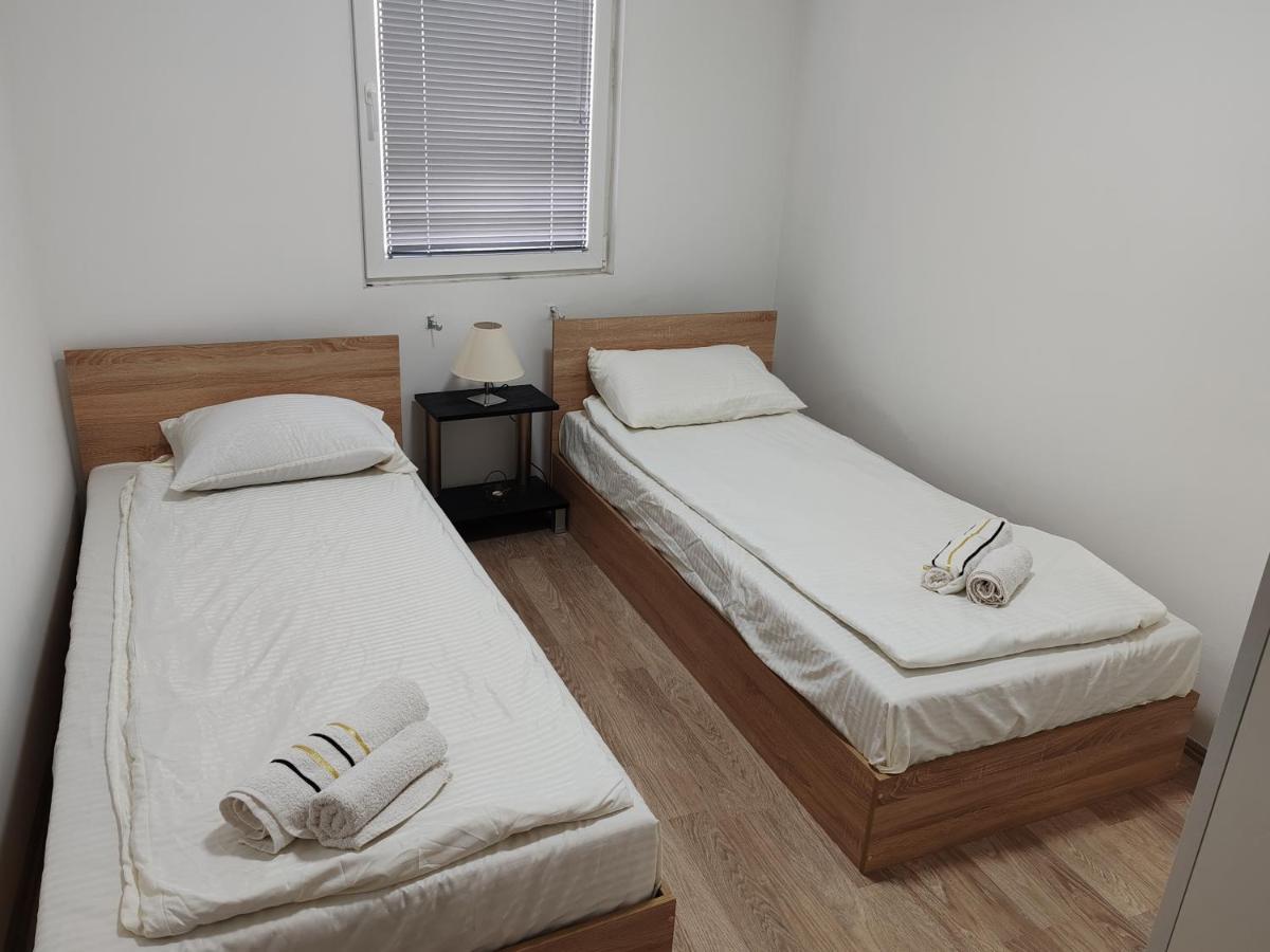 Central Modern Flat M&M Apartments Skopje Bagian luar foto