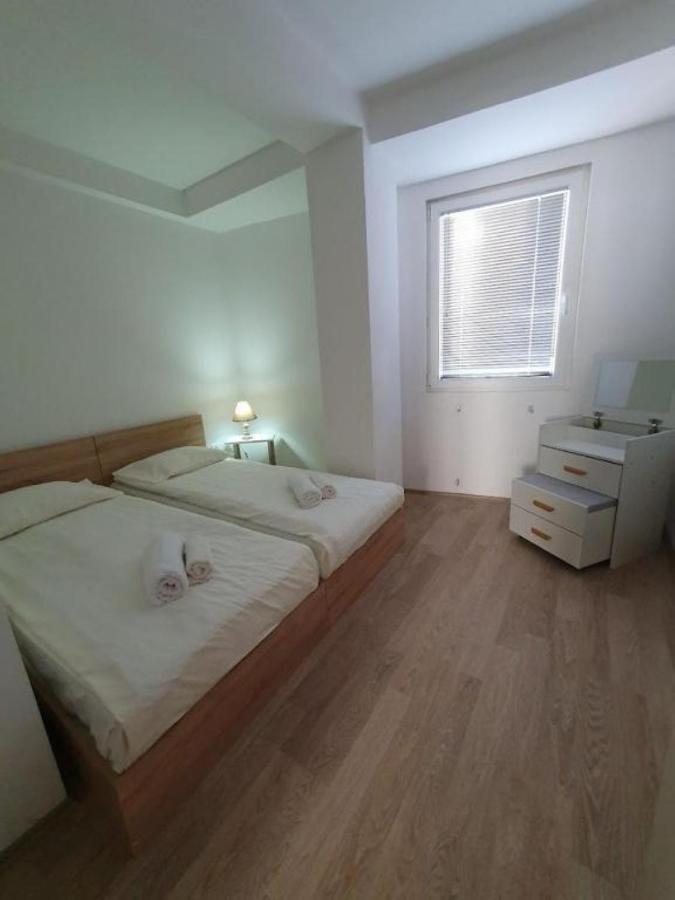 Central Modern Flat M&M Apartments Skopje Bagian luar foto
