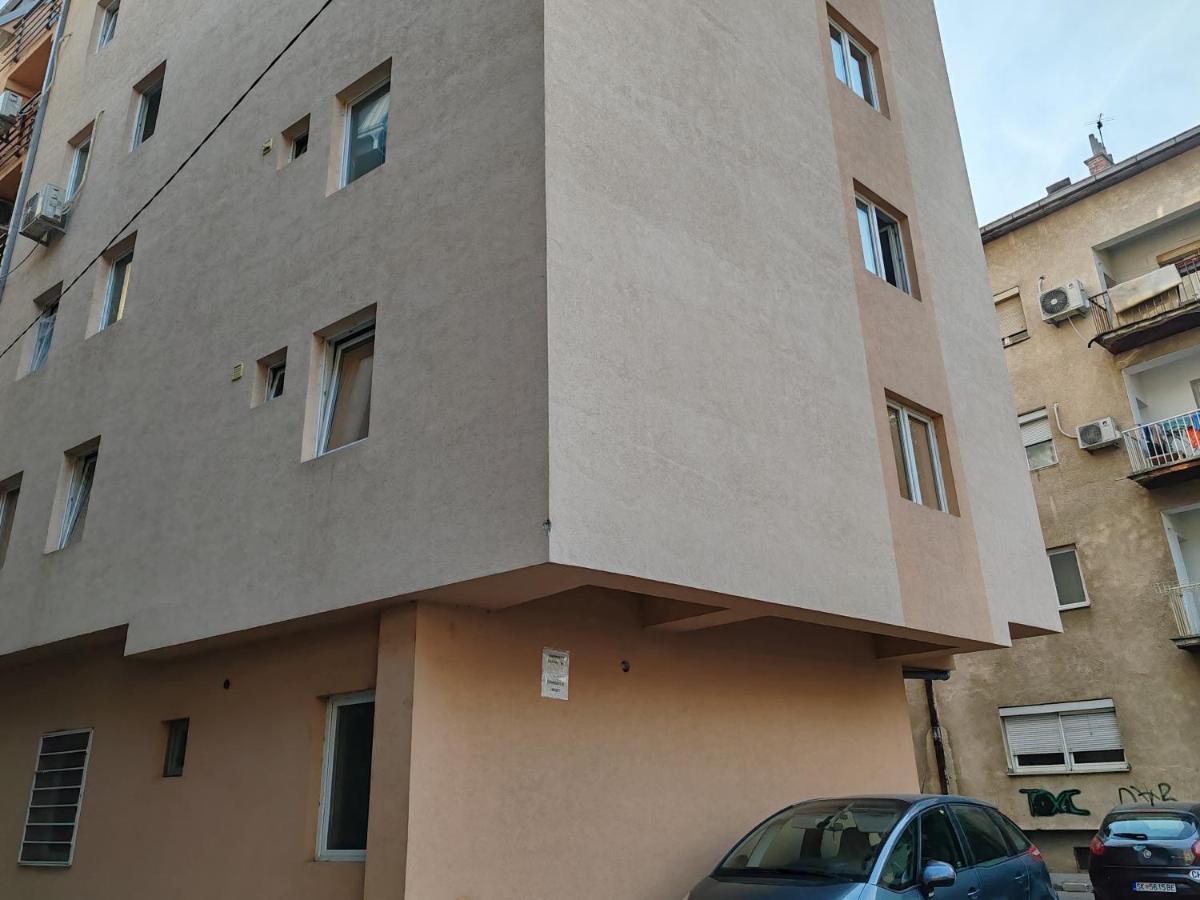 Central Modern Flat M&M Apartments Skopje Bagian luar foto