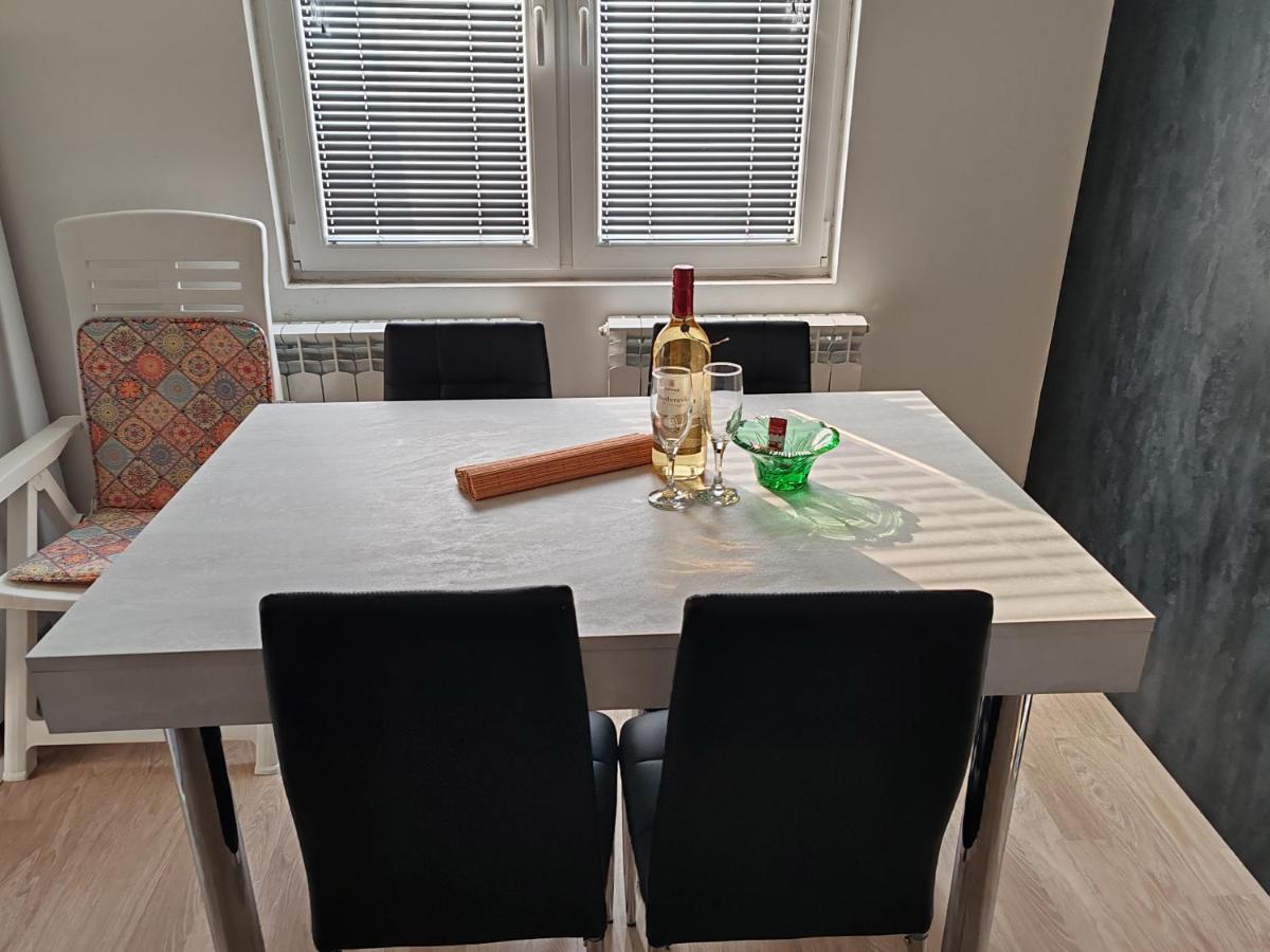 Central Modern Flat M&M Apartments Skopje Bagian luar foto