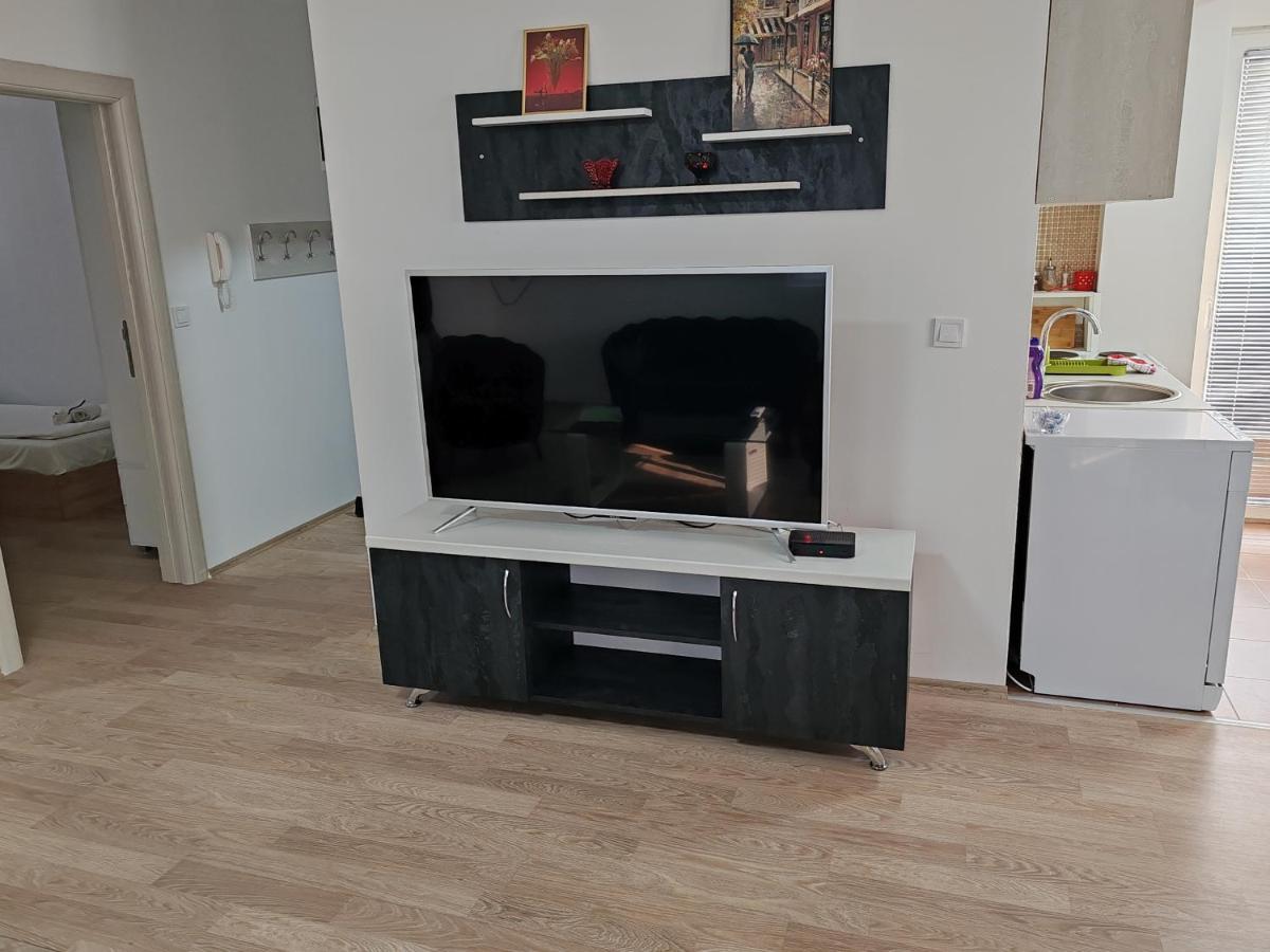 Central Modern Flat M&M Apartments Skopje Bagian luar foto