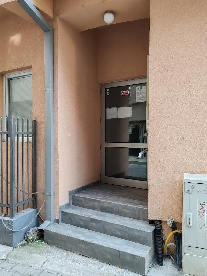 Central Modern Flat M&M Apartments Skopje Bagian luar foto